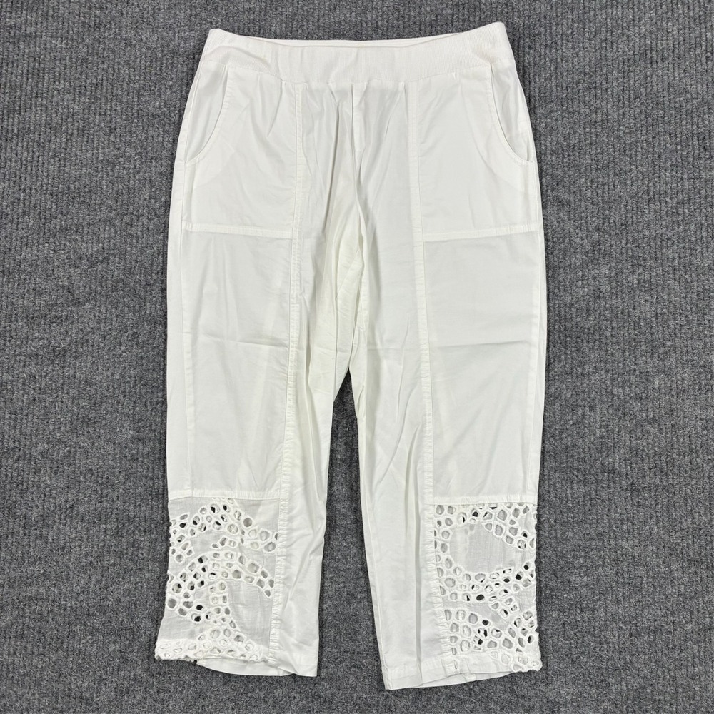 Zenergy by Chico's White Eyelet Capri Pants Womens Size 0 Pull On Stretch Crop